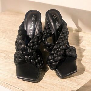 NWOB Anne Klein Sz 6